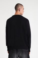 Elevate your style with the Big Checks Knit Crewneck Black.
