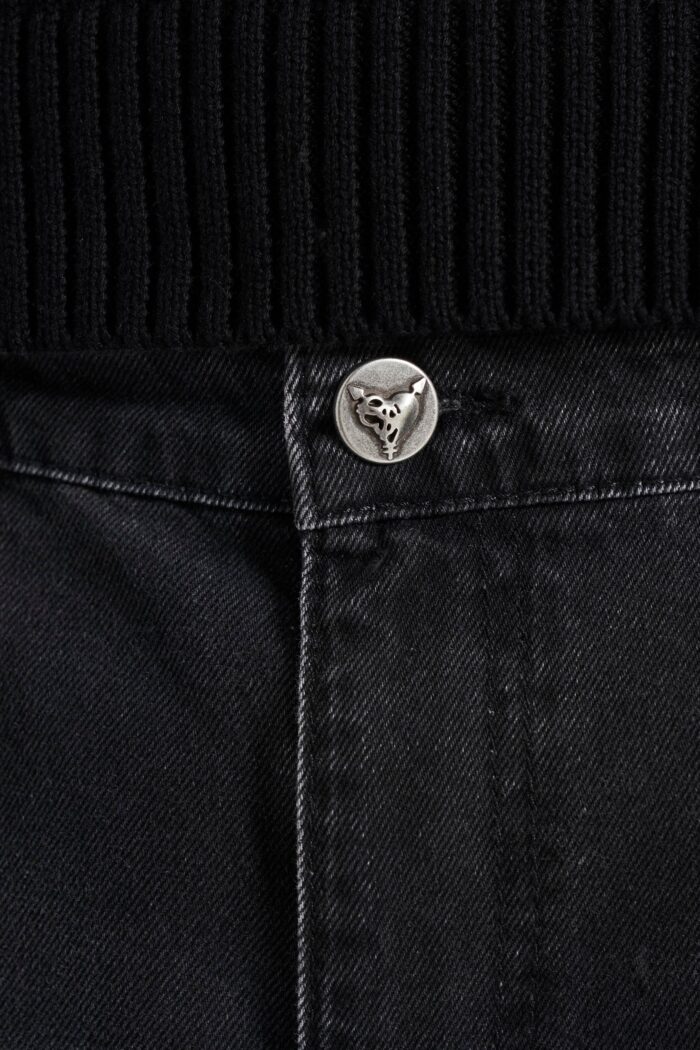 Elevate your style with the Distinctive Baggy Denim in Black.