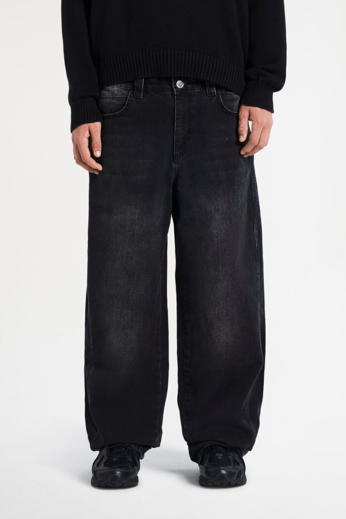 Elevate your style with the Distinctive Baggy Denim in Black.